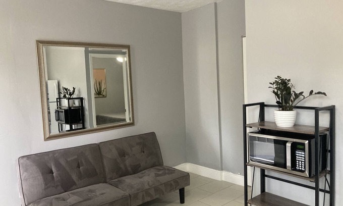 Pembroke Pines Apartment | Excellent Studio Centraly Located