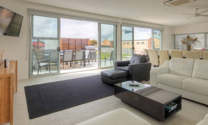 Port Fairy House | Excellent value for multiple families. Right behind the Surf Club.