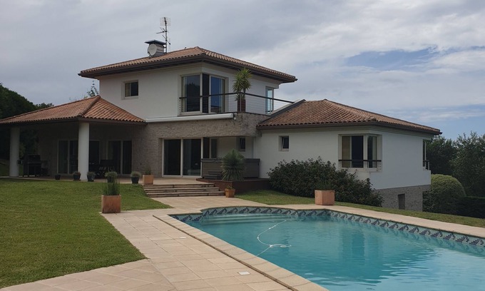 Behobie House | Exceptional location for architect-designed house