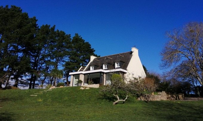 Hopital-Camfrout House | Exceptional setting for holiday home