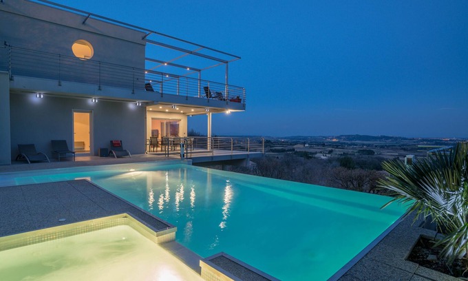 Rochefort-du-Gard Villa | Exceptional Villa in Provence - Paradise above the canopy!