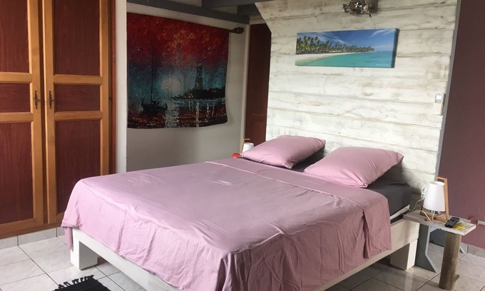 Trois-Rivieres Cottage | exceptional view of the saintes archipelago