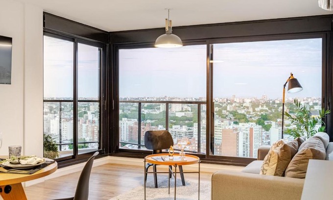 Montevideo Apartment | Exclusive 25th Floor and Harbor View - Pet Friendly