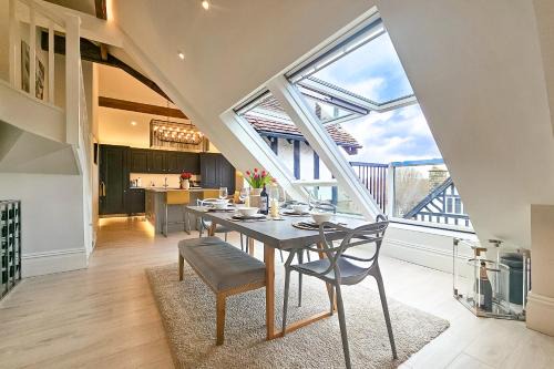 Harrogate Apartment | Exclusive 3 Bedroom Penthouse - 2 Bath & Mezzanine