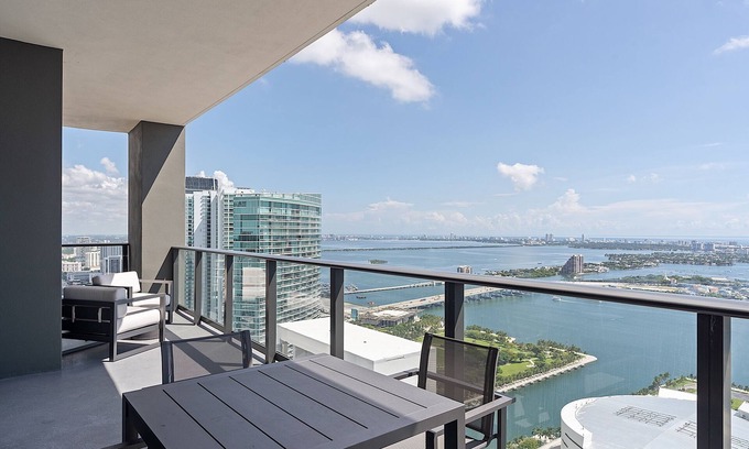 Downtown Miami Apartment | Exclusive 3BD Penthouse on 50th Floor, Direct Water & City Views