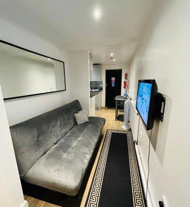 Falconwood and Welling Apartment | Exclusive Private One Bedroom Suite
