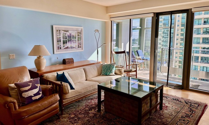 Downtown San Diego Condo | Executive bay view downtown Condo close to Convention Petco Park & Gaslamp