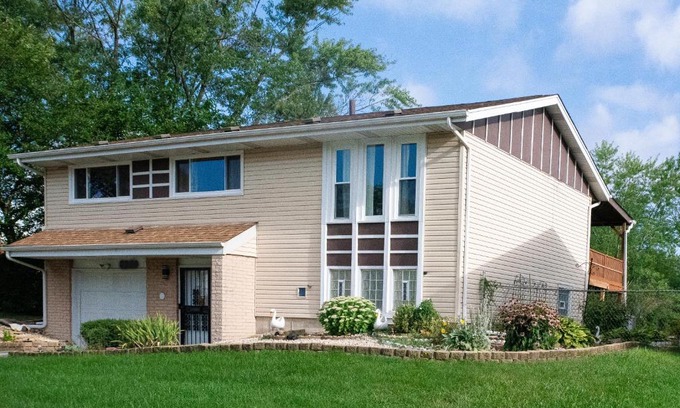 Hazel Crest Villa | Executive Family Home in quiet Culdesac