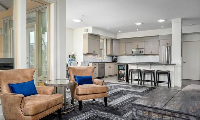 Vernon Resort | Executive Lakefront, 3 bed, 3 bath, boat slip, pool, hot tub, private beach