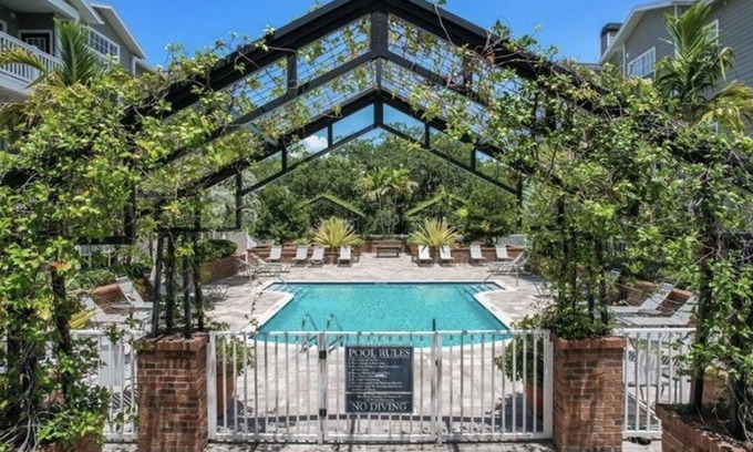 Hyde Park Condo | Executive Rental in the Heart of Hyde Park Village