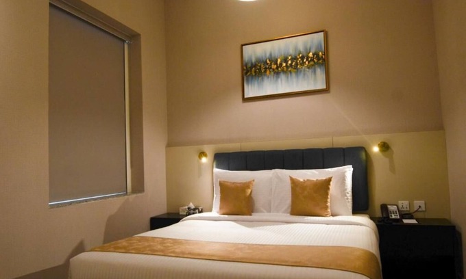 Academic City Apartment | Executive Room Near University of Birmingham Dubai