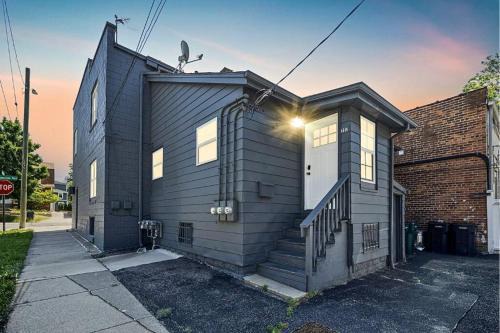 Royal Oak Apartment | Executive Suite - Prime Location - Sleeps 6