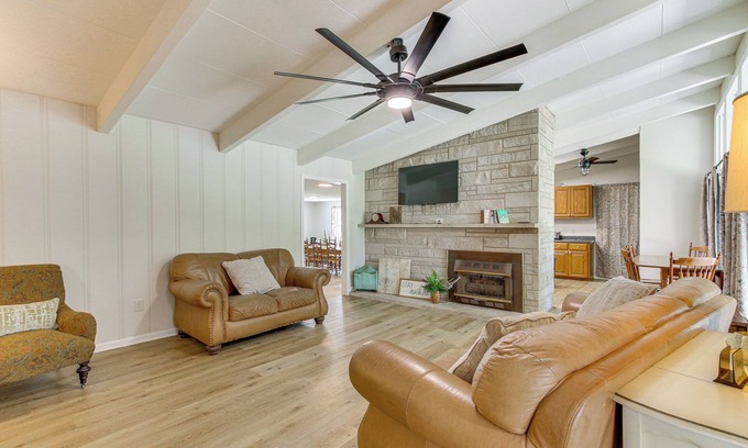 Florence House | Expansive Family Home: 6 Mi to Dtwn Florence!