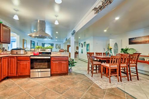 Mendenhaven House | Expansive Getaway about 2 Miles to Mendenhall Glacier!