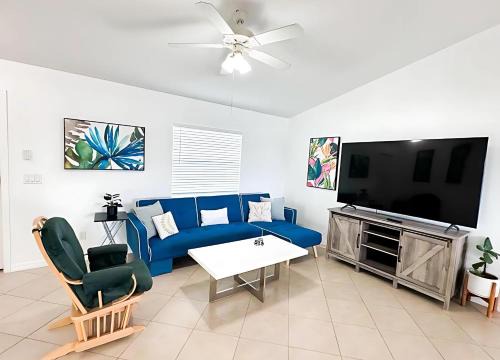 Port Charlotte Villa | Experience Fun Starts Here w Pool & Wifi