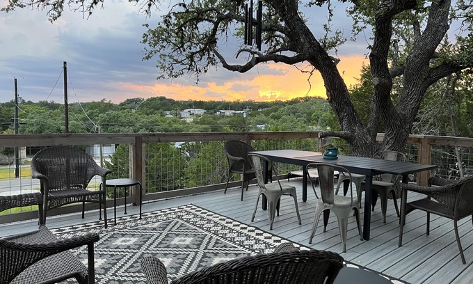 Canyon Lake Cottage | Experience hill country life & relax! Family & Pet Friendly near Canyon Lake.