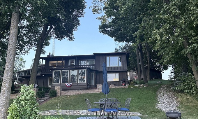 Branch House | Experience lakeside luxury with stunning views and elegant spaces