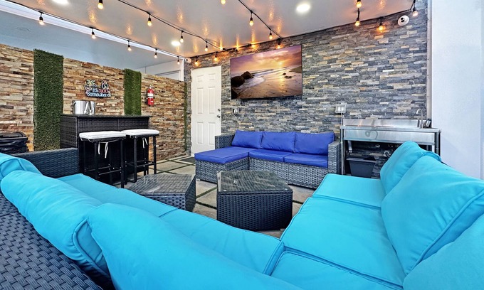 Naranja Apartment | Experience Luna Sky! 65" TV Bar BBQ go FL Keys