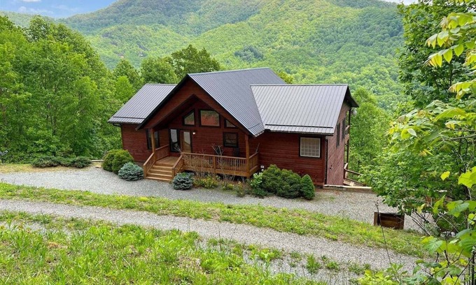 Bryson City Cabin | Experience luxury in the Smoky Mountain High cabin