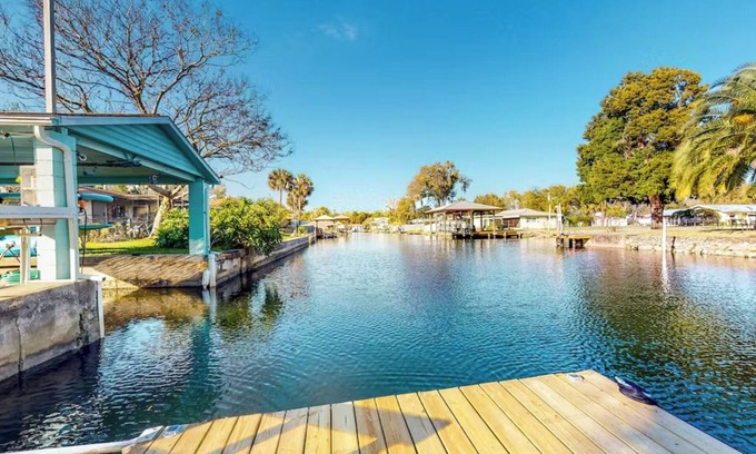 Homosassa House | Experience Manatee Magic: Your Cozy Retreat Awaits!