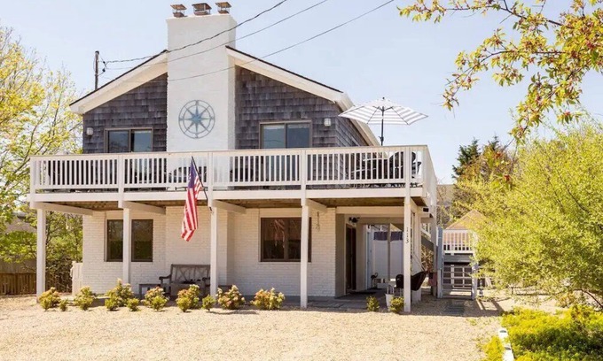 Culloden Shores House | Experience quaint seaside living in this charming Montauk home with a Lux.
