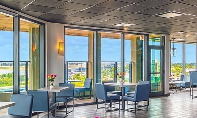Miami Springs Hotel | Experience Soothing Moments & Luxury! 2 Comfortable Units, Onsite Pool