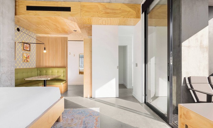 East Cesar Chavez Hotel | Experience Soothing Moments & Luxury! Private Balcony, Dog-friendly Property