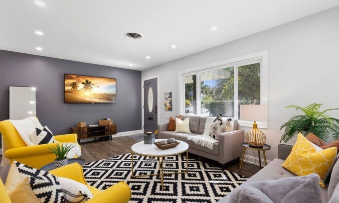 Historic Old Northeast House | Experience the Vibrant Downtown St Pete!