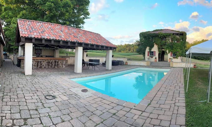 Westford House | Experience Tranquility and Charm at the Perfect Getaway above Gatehouse Winery!