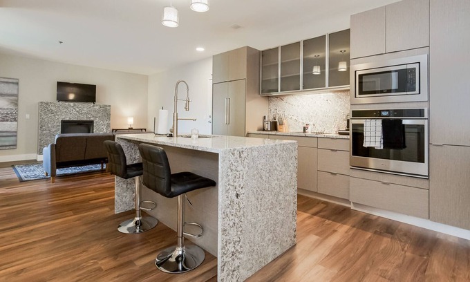 Crossroads Arts District Condo | Experience Unmatched Comfort and Class at Our Upscale Accommodation 624