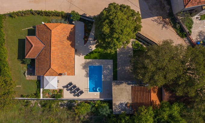 Drnis House | Experience VILLAGE LIFE - Jokini dvori with pool, fully fenced