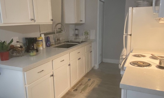 Highland Garden House | Explore amazing Downtown Hollywood & Beach Boardwalk!