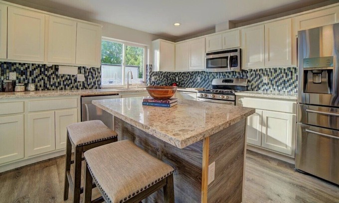 Greenwood House | Explore PNW | 3 Mi Green Lake & Golden Gardens Beach | 15 Min 2 Dwtwn | 30 Min Whidbey Is Ferry