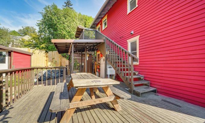 Columbia City Apartment | Explore Seattle! Charming Apt w/Private Deck