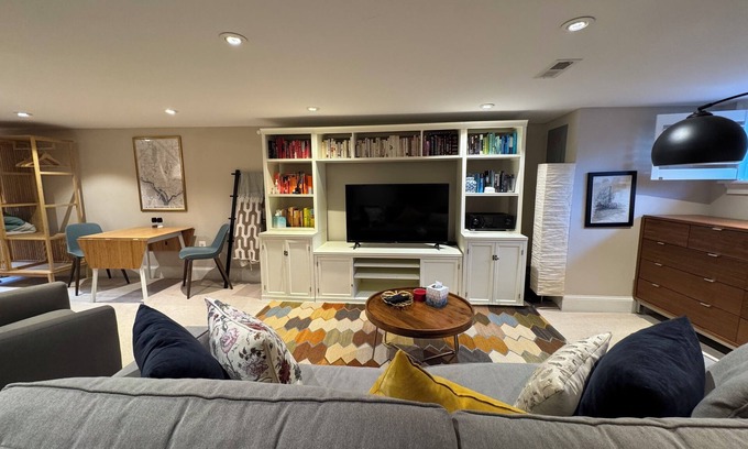 Near Northeast Apartment | Explore Sights of Washington from Spacious Basement Apartment