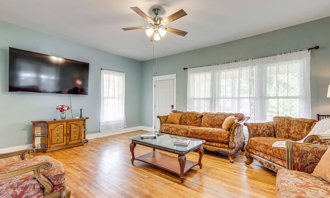 Clarksville House | Explore the Ozarks: Arkansas Family Home!