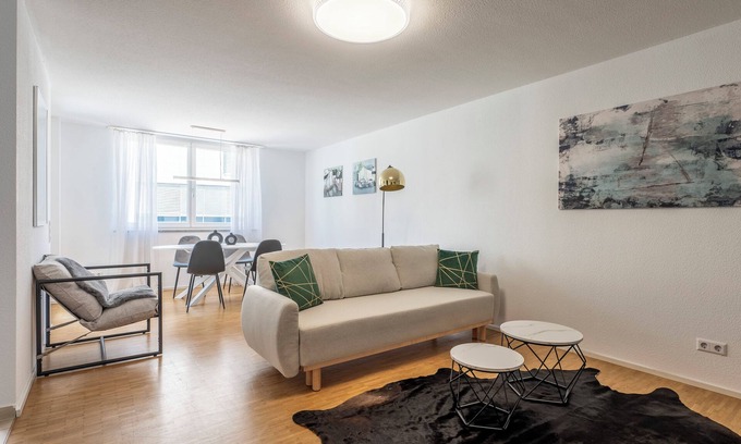Boeblingen Apartment | EXQUIS 2BR Design Apartment LOUIS I Parking I Balcony I Mercedes-Benz I Family