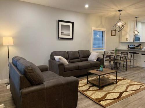 Regina Apartment | Exquisite 3 BR Villa with Double Garage-King Bed