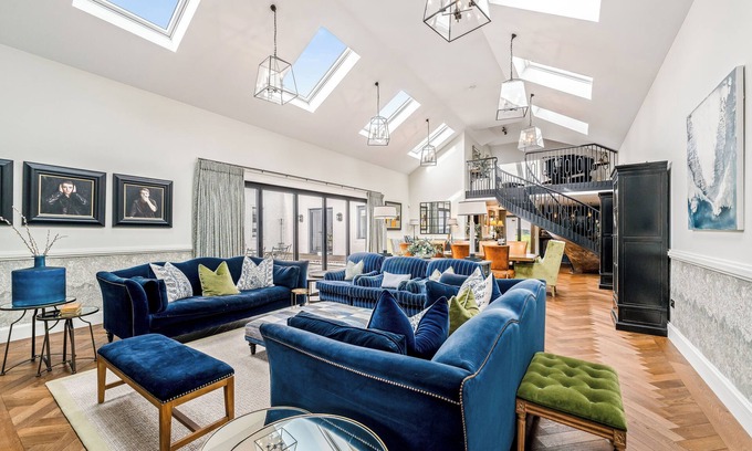 Glasgow Other | Exquisite Farmhouse Near Glasgow with Views