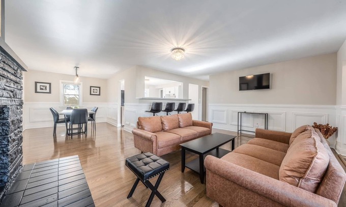 Olympia Fields House | Exquisite Getaway Home