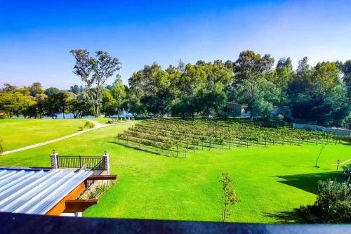 Parys Apartment | Exquisite Pont de Val Riverside Escape Apartment