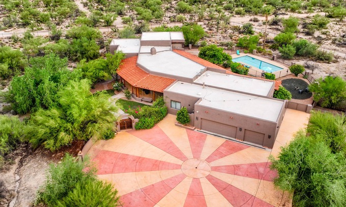 Dove Mountain House | Exquisite ranch home with private pool, hot tub, gourmet kitchen, & patio