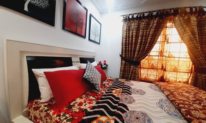 Islamabad House | Exquisite, Scenic & Private 1 BHK with 55" TV+Netflix+Jacuzzi+Fountain+BBQ+Lift