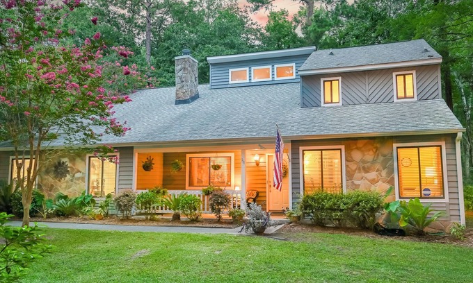 Summerville Historic District House | Exquisite Summerville Retreat-Walk to Downtown, Festivals & Southern Hospitality