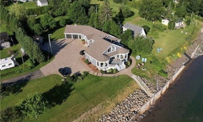 Charlo House | Exquisite waterfront property