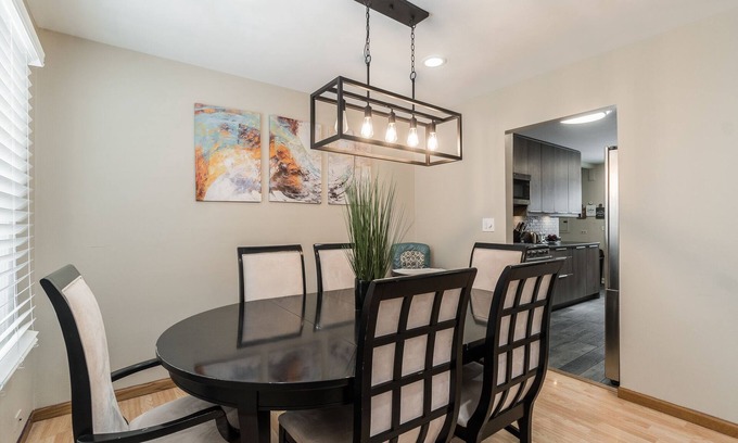 Schaumburg House | Extended Stay Hoffman Estates FHS Rental