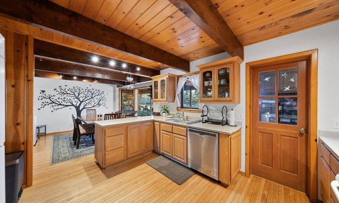 Pine Cove Cabin | Extended stays Grand Cedar Hideaway (30+ days)