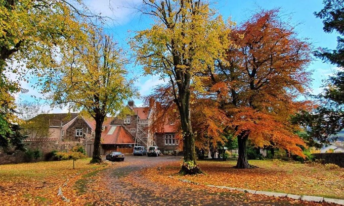 Dumbarton House | Extensive 7 bed Historical Mansion. 2 acres of garden, overlooking River Clyde