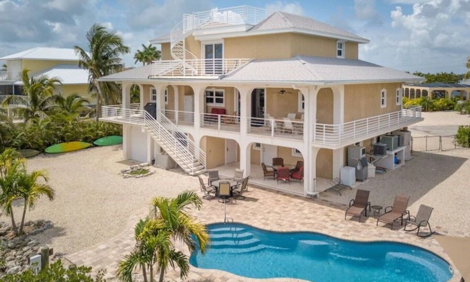 Marathon House | Extraordinary waterfront custom home, pool 56'dock ,ice machine,kayaks,bikes,ect