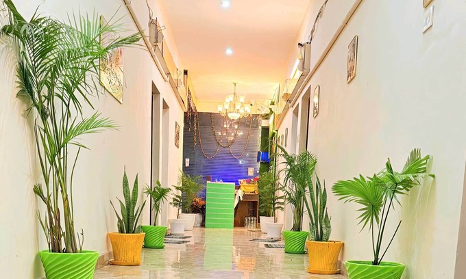 Taj Ganj Hotel | EZ Stayz By Vilaasitaa